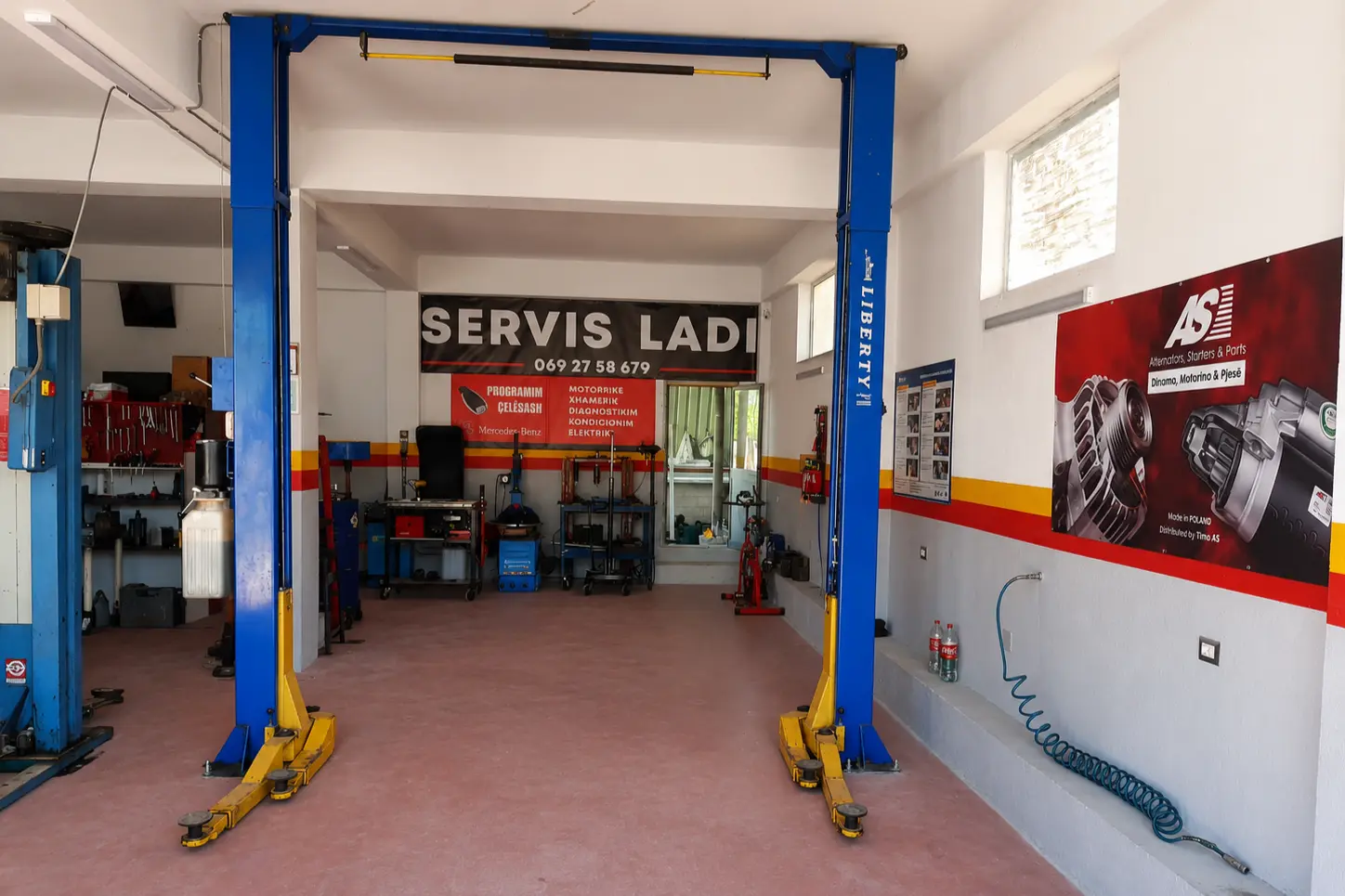 Puna në servis